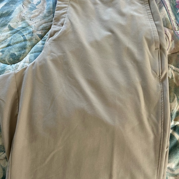 NIKE Men’s shorts Tan 36”W x 21” L Polyester & Spandex blend Like New Condition! - Picture 7 of 10